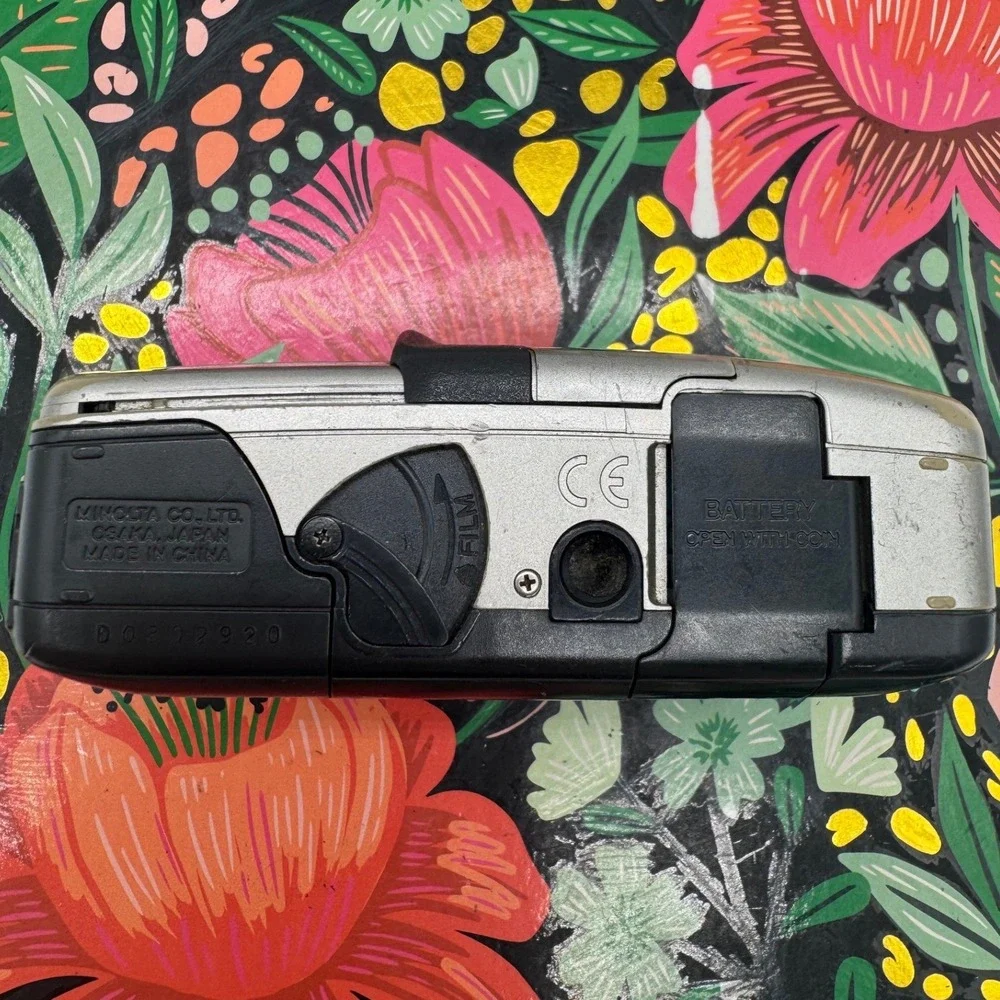 Minolta Vectis 200 IX-Date APS Film Camera Silver 25-50mm Zoom Lens
